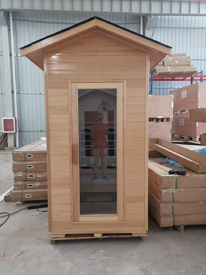 Nowoczesna drewniana sauna na świeżym powietrzu dla 1 osoby