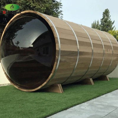 Panoramiczna sauna ze szklaną drewnianą beczką zewnętrzną do użytku domowego