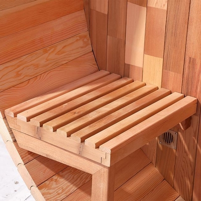 Grzejnik elektryczny z jasnego czerwonego drewna cedrowego Mokra para Panoramiczny widok Sauna na zewnątrz