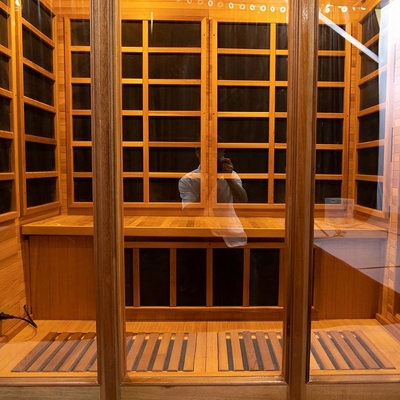 Kanadyjska czerwona cedrowa drewniana sauna na podczerwień dla 4 osób do domu w pomieszczeniach
