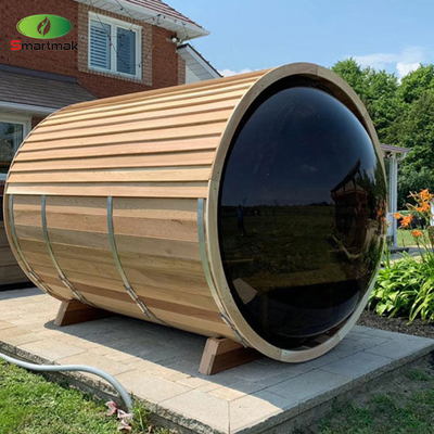 Panoramiczna sauna ze szklaną drewnianą beczką zewnętrzną do użytku domowego