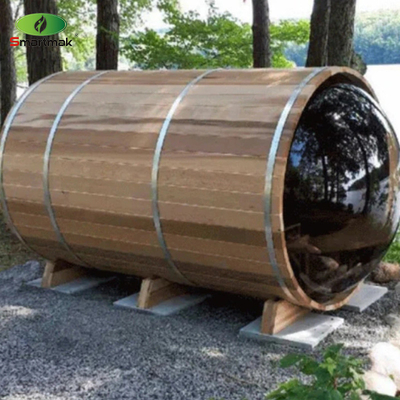 Panoramiczna sauna ze szklaną drewnianą beczką zewnętrzną do użytku domowego